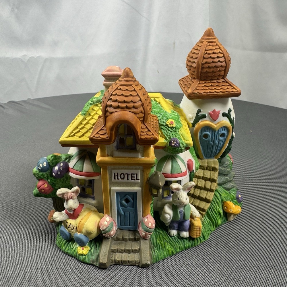 Vintage Ceramic‎ Easter/Bunny Hotel